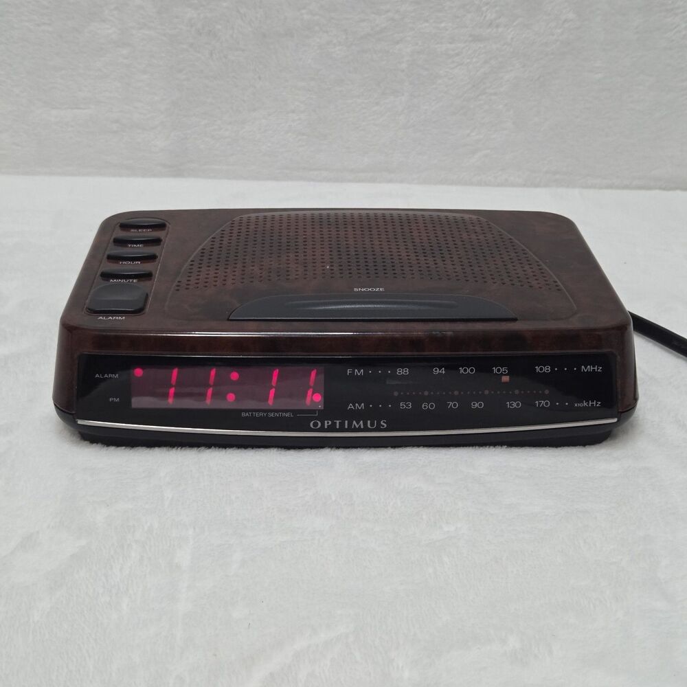 Radio Shack Optimus CR-319 Digital Alarm Clock AM/FM Radio Battery Backup VTG